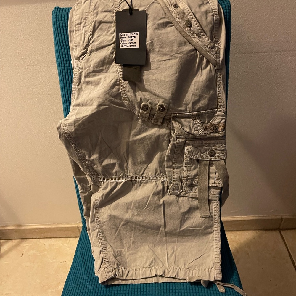 Casual Cargo Shorts in Light Gray